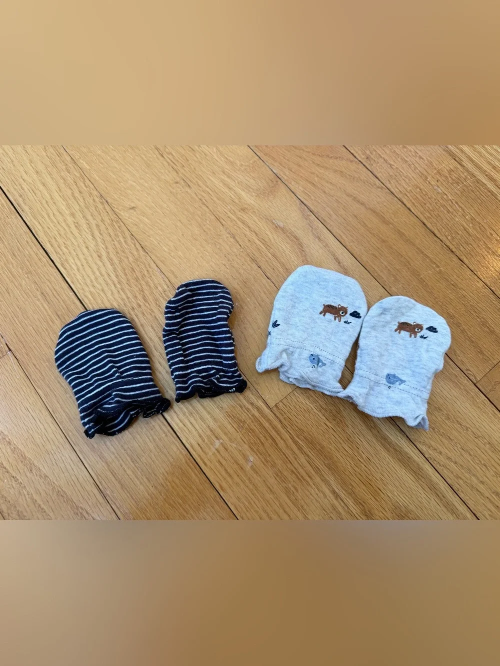 Baby accessories - set of 2 newborn mittens & 6 month hat/bib set